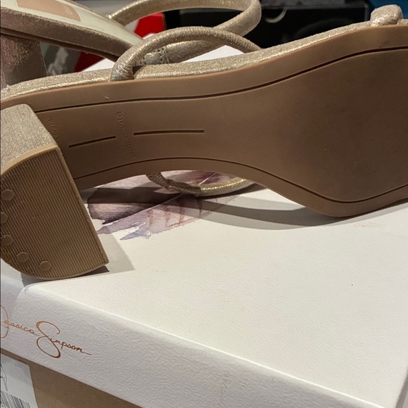 Dolce Vita Metallic Gold Block Heels 8w, boho, vacation,prom - Picture 4 of 4